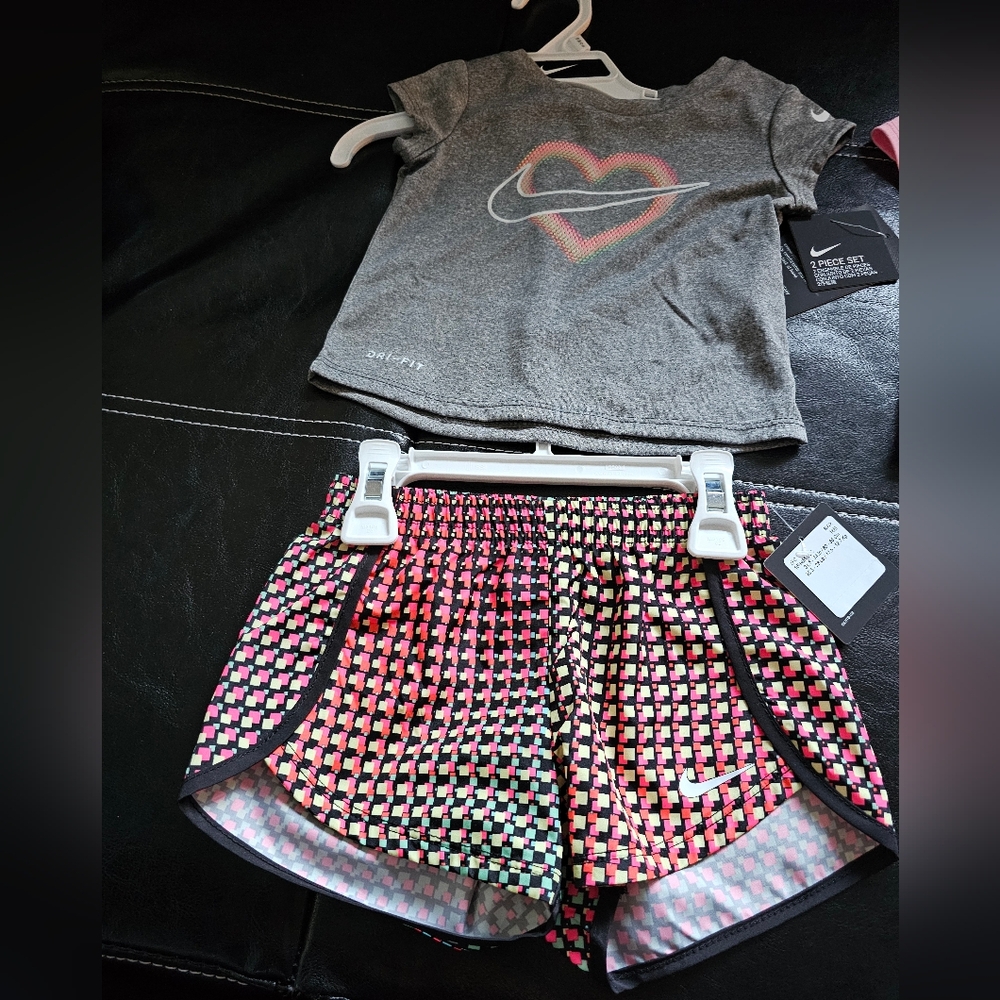 Nike Infant Girl’s Dri-Fit T-Shirt & Shorts Set (2-pieces) nwt, grey